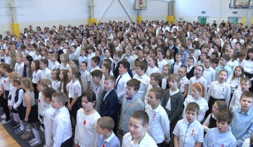 Hymn na 800 głosów