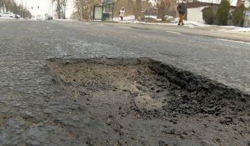 Przybywa dziur