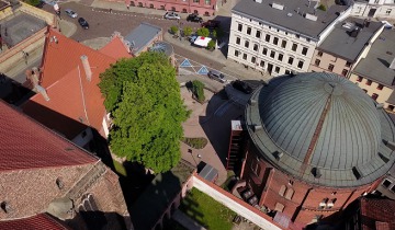 Ubyło turystów