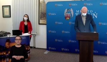 Konferencja prasowa prezydenta Torunia - piątek 30.04.2021