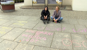 Protest przed kościołem