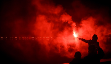 35-latek odpowie za wniesienie i odpalenie racy 31.08.2023